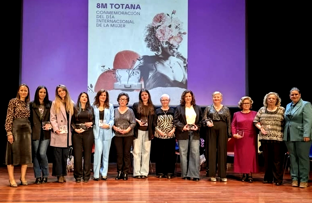 Totana rinde homenaje a la Mujer Totanera en el principal acto institucional celebrado por el 8-M